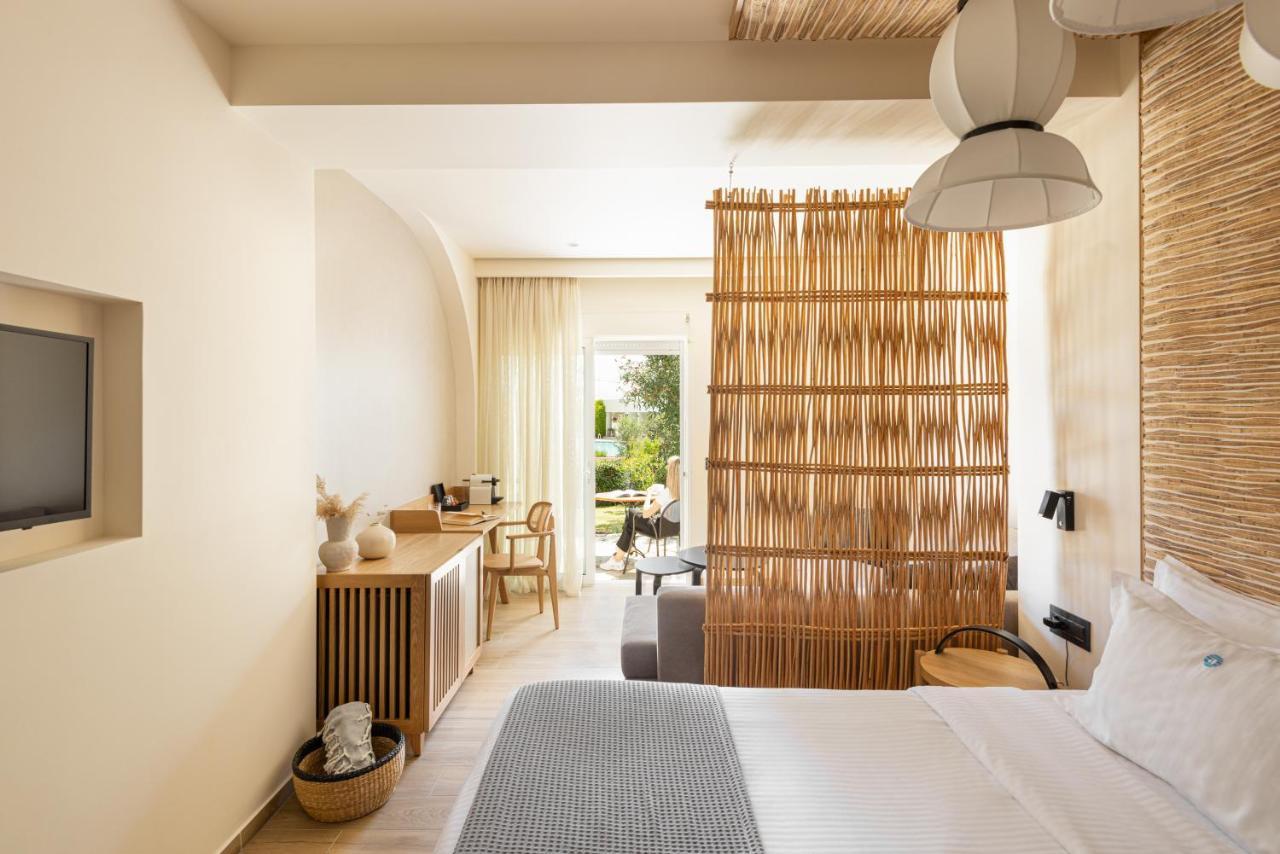 Отель Antigoni Seaside 4*
