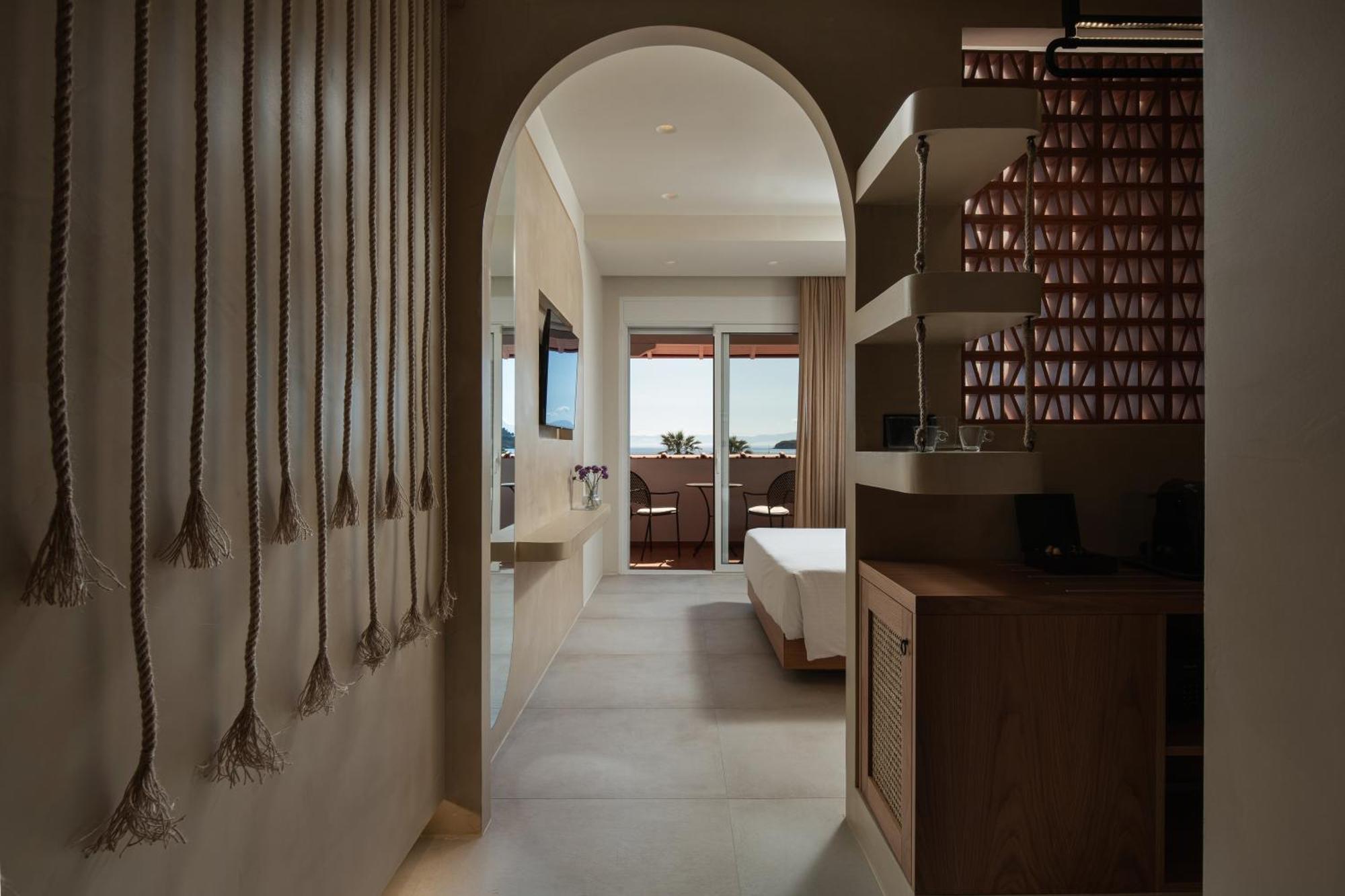 Antigoni Hotel 4*